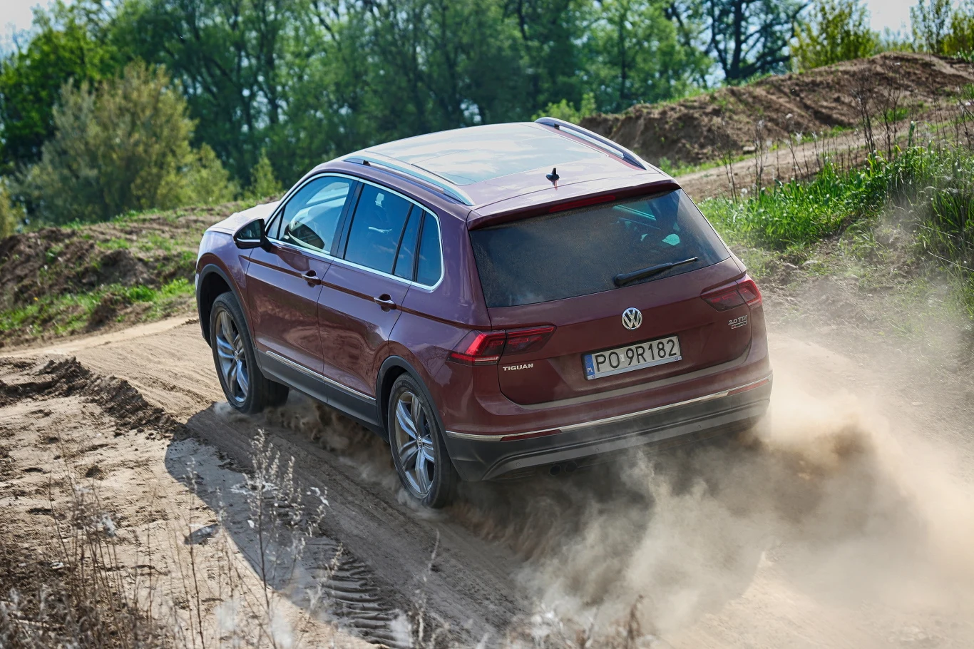 VW Tiguan posiada tryb "offroad", przeznaczony do jazdy w trudnym terenie/Materiały prasowe