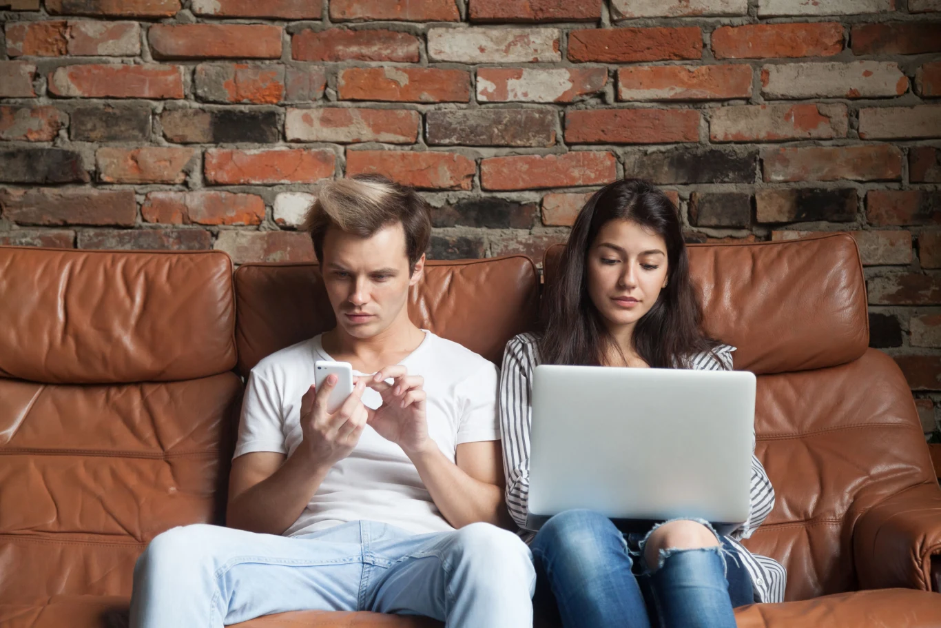 Tkwienie w cyberuzależnieniu bardzo często prowadzi do depresj