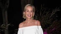 Szczególne uzdolnienia Sharon Stone zostały dostrzeżone, kiedy była jeszcze dzieckiem. W szkole podstawowej przeskoczyła kilka klas, a jako piętnastolatka uczyła się w liceum i uczęszczała na kursy na uniwersytecie Edinboro, gdzie zresztą później podjęła studia. Dziewczyna o IQ wynoszącym 154 przerwała jednak edukację, gdy pojawiły się obiecujące perspektywy kariery w modelingu. Dyplom zrobiła dopiero w 2016 roku.