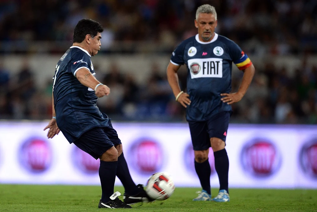Diego Maradona i Roberto Baggio podczas meczu charytatywnego w Rzymie Diego Maradona i Roberto Baggio podczas meczu charytatywnego w Rzymie