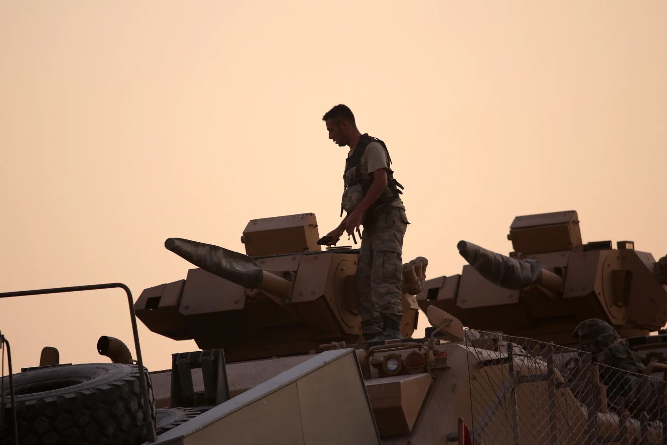 Turcja zamierza utworzyć wzdłuż swojej granicy z Syrią "strefę bezpieczeństwa", wolną od kurdyjskiej milicji. Stworzenie strefy ma umożliwić repatriację z Turcji około dwóch milionów syryjskich uchodźców.