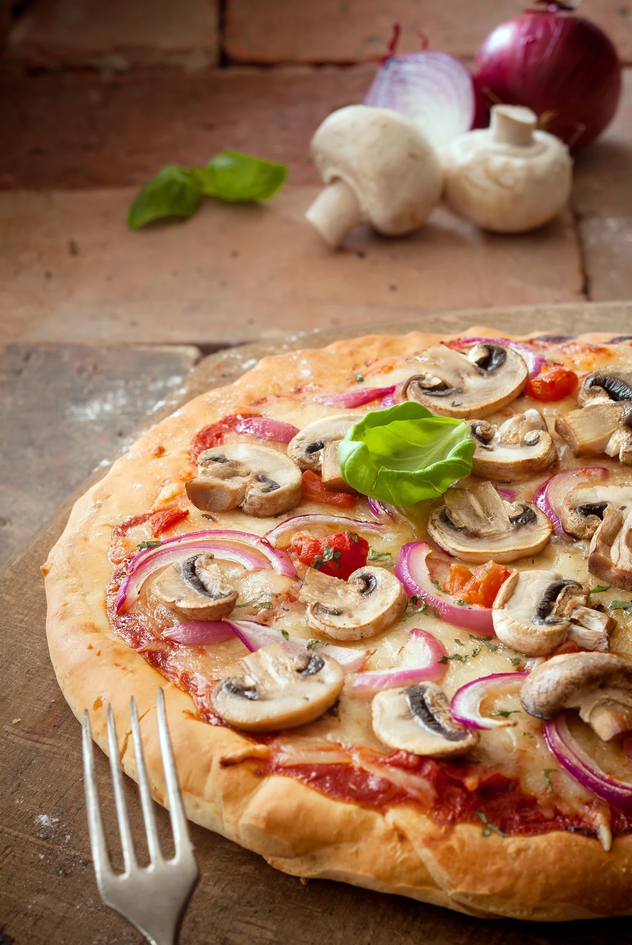 Pizza z pieczarkami Pizza z pieczarkami