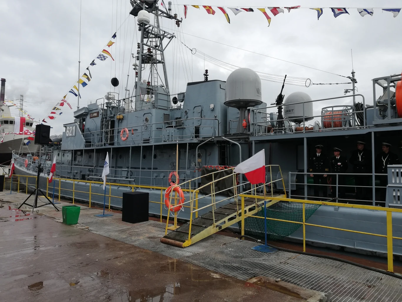 Wodowaniu "Albatrosa" towarzyszył niszczyciel min ORP "Flaming"