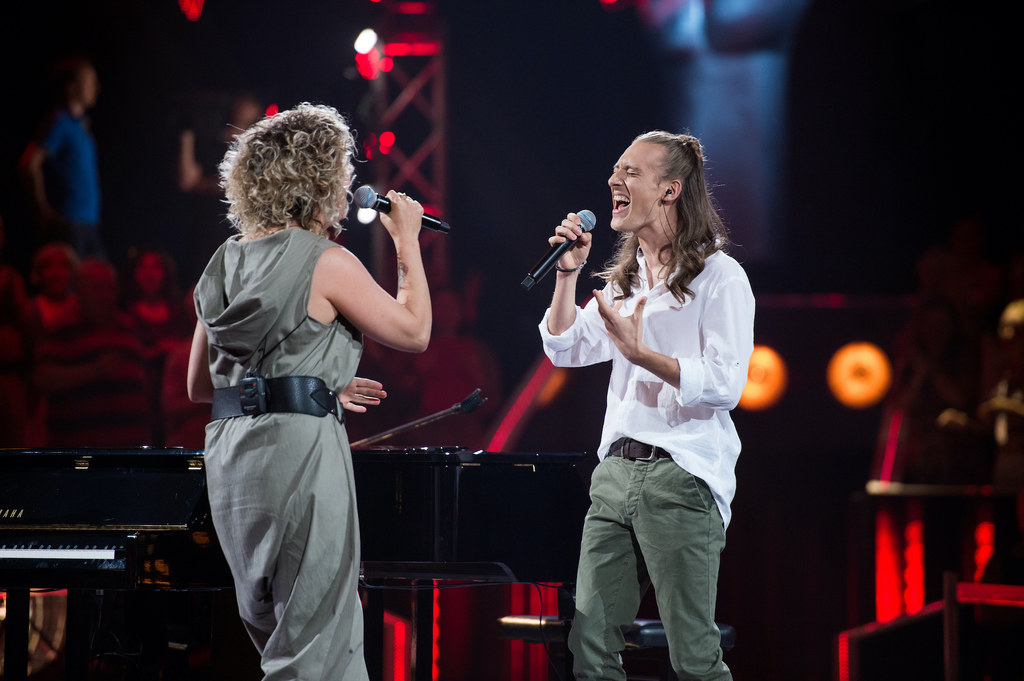 Iwona Kmiecik i Kacper Fułek podczas bitwy w "The Voice of Poland"