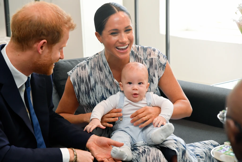 Książę Harry i Meghan Markle z synkiem w Afryce