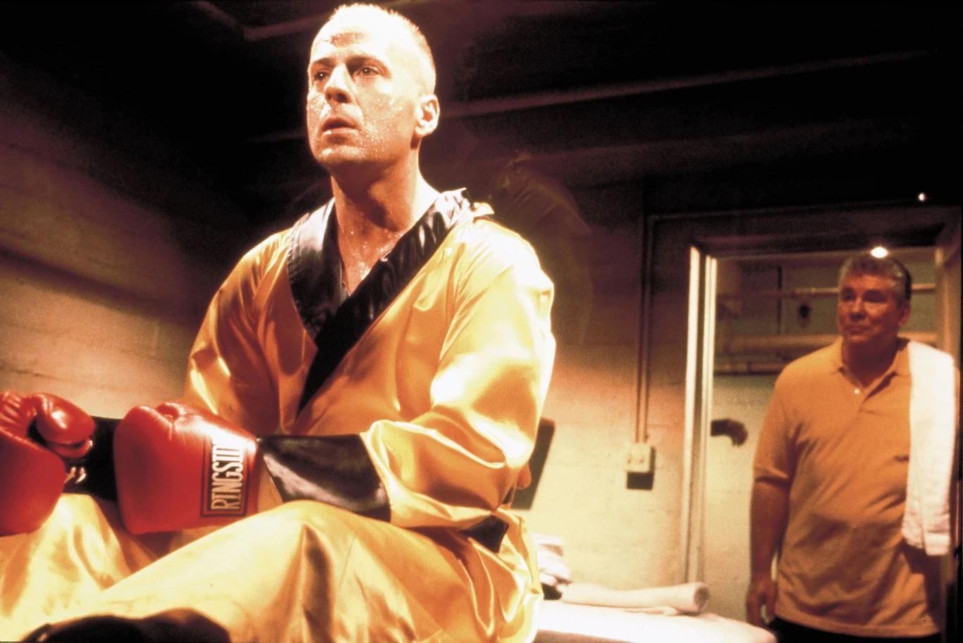 Reżyser rolę Butcha napisał z myślą o tym, aby obsadzić w niej Matta Dillona. Wytwórnia obawiała się jednak, że brak popularnych nazwisk w obsadzie (wówczas Travolta był wciąż pogrążony w kryzysie) nie rokuje dobrze dla filmu. Propozycję wcielenia się w Butcha otrzymał więc Mickey Rourke, ale odrzucił ofertę, aby móc kontynuować karierę bokserską. W końcu producent zasugerował do roli Butcha Bruce'a Willisa. "Bruce będzie zachwycony, mogąc wziąć udział w tym filmie" - przekonywali agenci aktora. Nie da się ukryć, że wybór okazał się strzałem w dziesiątkę.