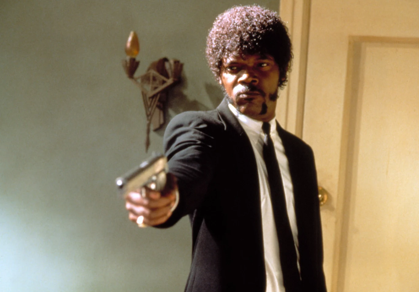 Rola Julesa została napisana specjalnie dla Samuela L. Jacksona, lecz na prze­słuchaniu świetnie wypadł Paul Calderón, który niemal otrzymał rolę. Gdy Jackson dowiedział się o tym, natychmiast wsiadł do samolotu i przybył na kolejny casting, aby utwierdzić twórców w tym, że to on powinien otrzymać tę rolę.