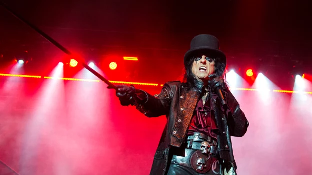 Alice Cooper był najbardziej popularny w latach 70. Powszechnie uważa się go za twórcę nowych odmian rocka. 

