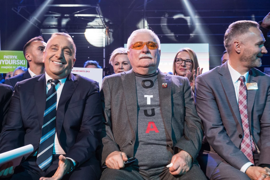 Grzegorz Schetyna, Lech Wałęsa i Jarosław Wałęsa na konwencji KO Grzegorz Schetyna, Lech Wałęsa i Jarosław Wałęsa na konwencji KO