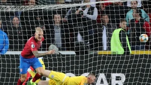 Zdenek Ondraszek cieszy się z gola w debiucie w reprezentacji Czech