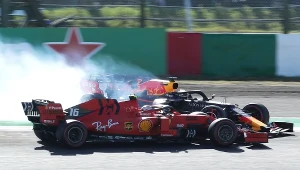 Kolizja Maxa Verstappena i Charlesa Leclerca (na pierwszym planie)