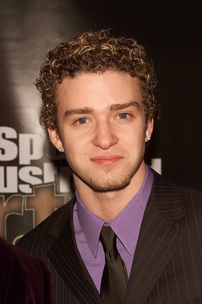 Justin Timberlake na początku swojej kariery bardzo eksperymentował z wizerunkiem. Urocze loczki jak na powyższym zdjęciu wokalista nosił bardzo długo. Justin Timberlake na początku swojej kariery bardzo eksperymentował z wizerunkiem. Urocze loczki jak na powyższym zdjęciu wokalista nosił bardzo długo.