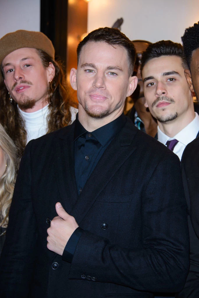 Po jednej z głównych roli w filmie "Step Up: Taniec zmysłów" Channing Tatum stał się idolem nastolatek na całym świecie. Zyskał wiele fanek, które pokochały również jego wygląd. Po jednej z głównych roli w filmie "Step Up: Taniec zmysłów" Channing Tatum stał się idolem nastolatek na całym świecie. Zyskał wiele fanek, które pokochały również jego wygląd.