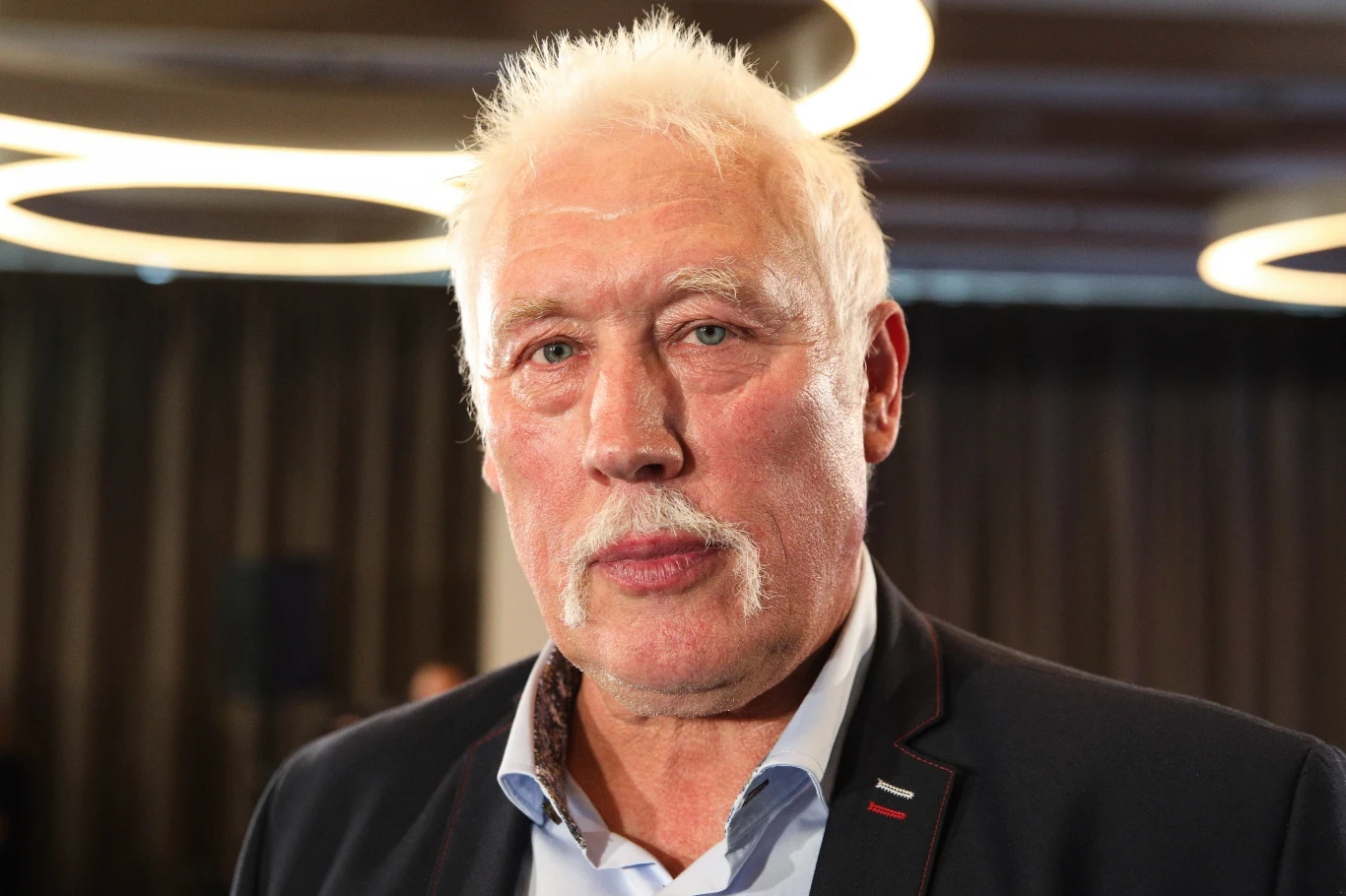 Władysław Kozakiewicz (KO), przed laty znany tyczkarz, mistrz olimpijski z Moskwy z 1980 roku nie dostał się do Senatu w okręgu nr 1. Zdobył 36,92 proc. głosów i przegrał nieznacznie z Rafałem Ślusarzem (PiS, 38,53 proc.).