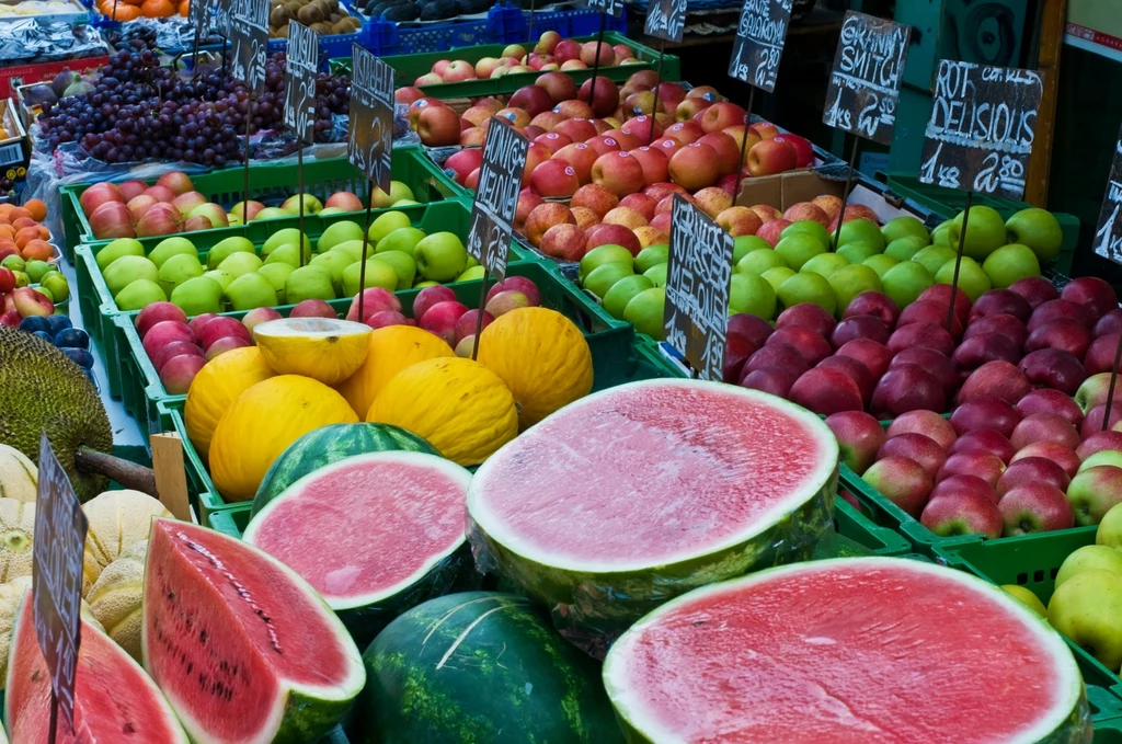 Melomanom polecamy zajrzeć do domów Mozarta, Straussa i Beethovena. A smakoszom – wpaść na targ Naschmarkt. Znajdą na nim coś na każde podniebienie – i kieszeń. Melomanom polecamy zajrzeć do domów Mozarta, Straussa i Beethovena. A smakoszom – wpaść na targ Naschmarkt. Znajdą na nim coś na każde podniebienie – i kieszeń.