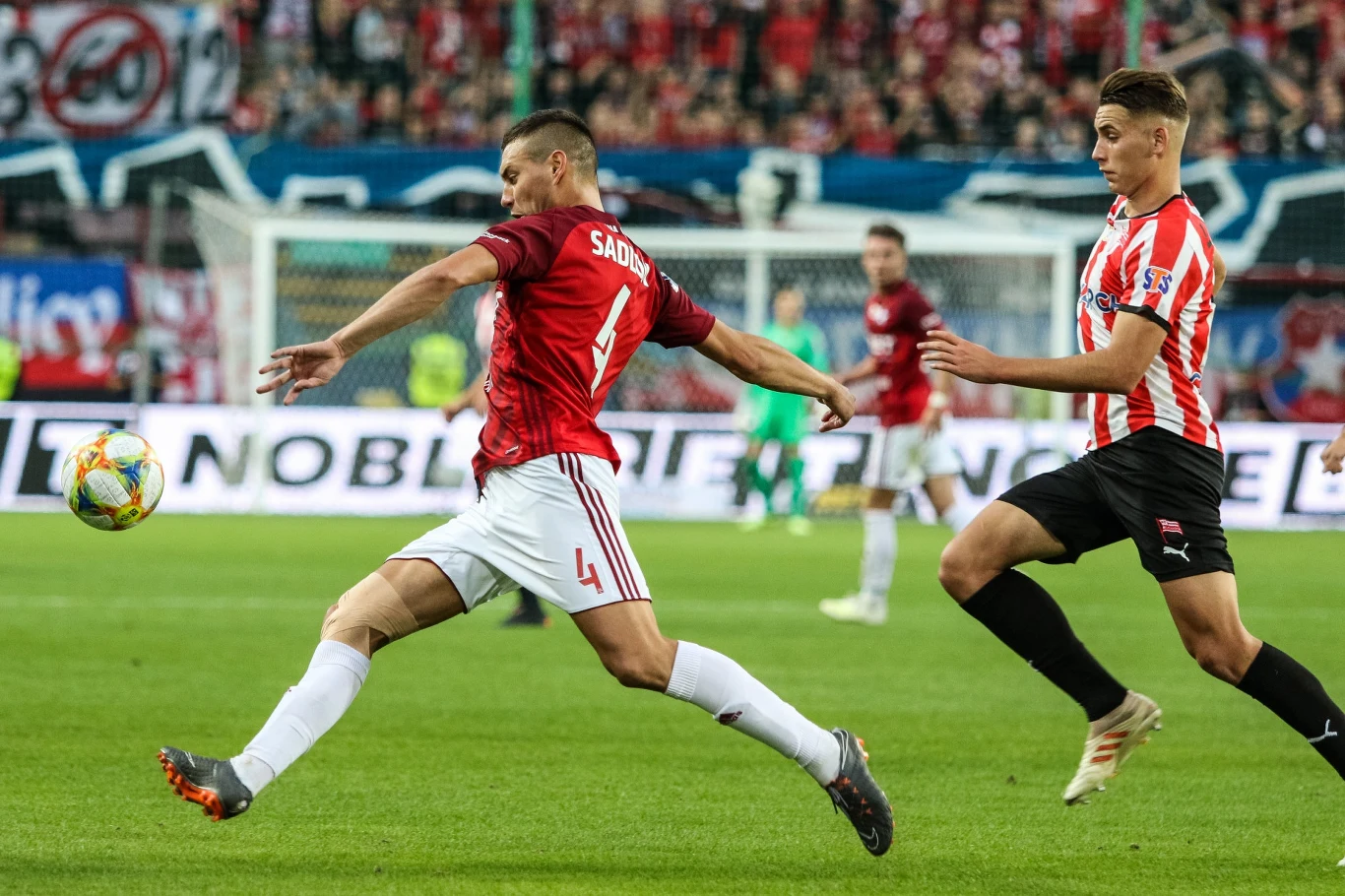 Jeden z użytkowników poinformował, że Wisła Kraków utworzy dywizję CS:GO w swoim klubie. Klub ze stolicy Małopolski miałby pzejąć już istniejący mix o nazwie Adwokacik. W jego składzie należą między innymi "SZPERO" czy "Kap3r" w przeszłości grający dla tak znanych organizacji jak AGO Esports czy Team Kinguin.