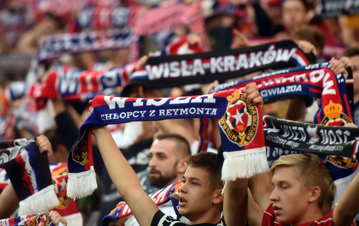 Wielu mogłoby się zastanawiać, skąd pełen problemów finansowych klub, miałby wziąć pieniądze na utrzymanie dywizji esportowej. Według informacji, Wisła miałaby pozyskać sponsora, który by pokrywał wyłącznie koszty związane właśnie z istnieniem skrzydła sportu elektronicznego. Nie wiemy jednak, kto miałby pokryć koszty dla Wisły związane z istnieniem CS:GO w klubie.