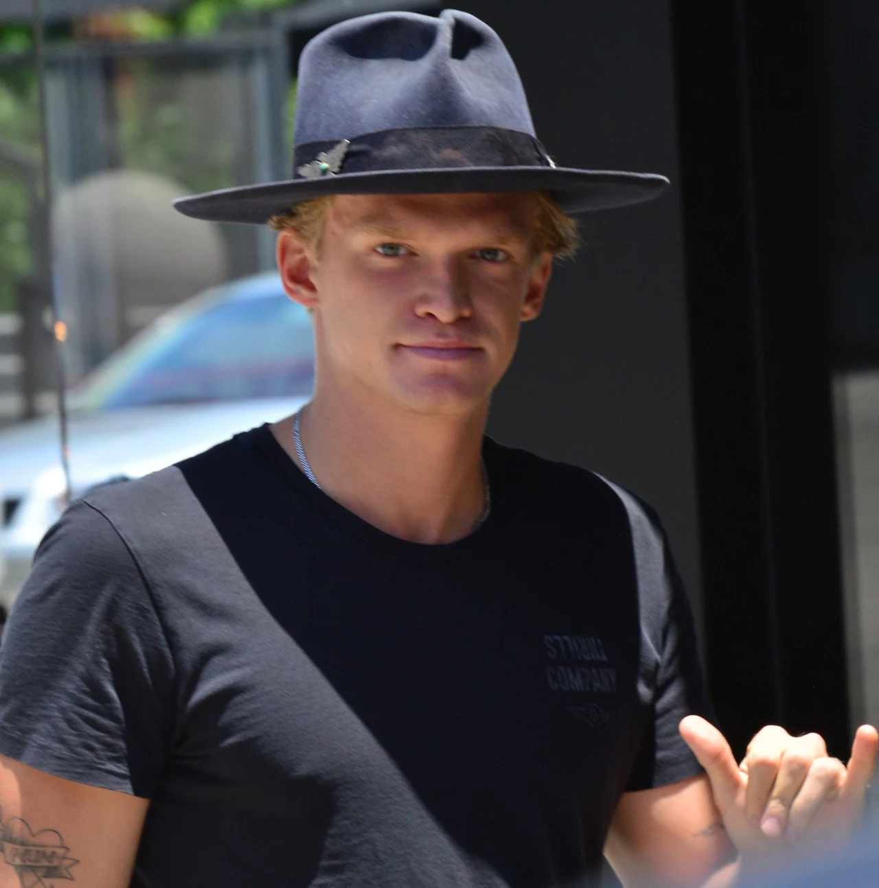 Cody Simpson i Miley Cyrus nie znają już od dawna. Choć przyjaźnią się od pięciu lat, dopiero teraz ich uczucie zaczęło rozkwitać. Australijczyk jest młodszy od popularnej wokalistki o cztery lata, ale to wydaje się zupełnie im nie przeszkadzać. Cody Simpson i Miley Cyrus nie znają już od dawna. Choć przyjaźnią się od pięciu lat, dopiero teraz ich uczucie zaczęło rozkwitać. Australijczyk jest młodszy od popularnej wokalistki o cztery lata, ale to wydaje się zupełnie im nie przeszkadzać.
