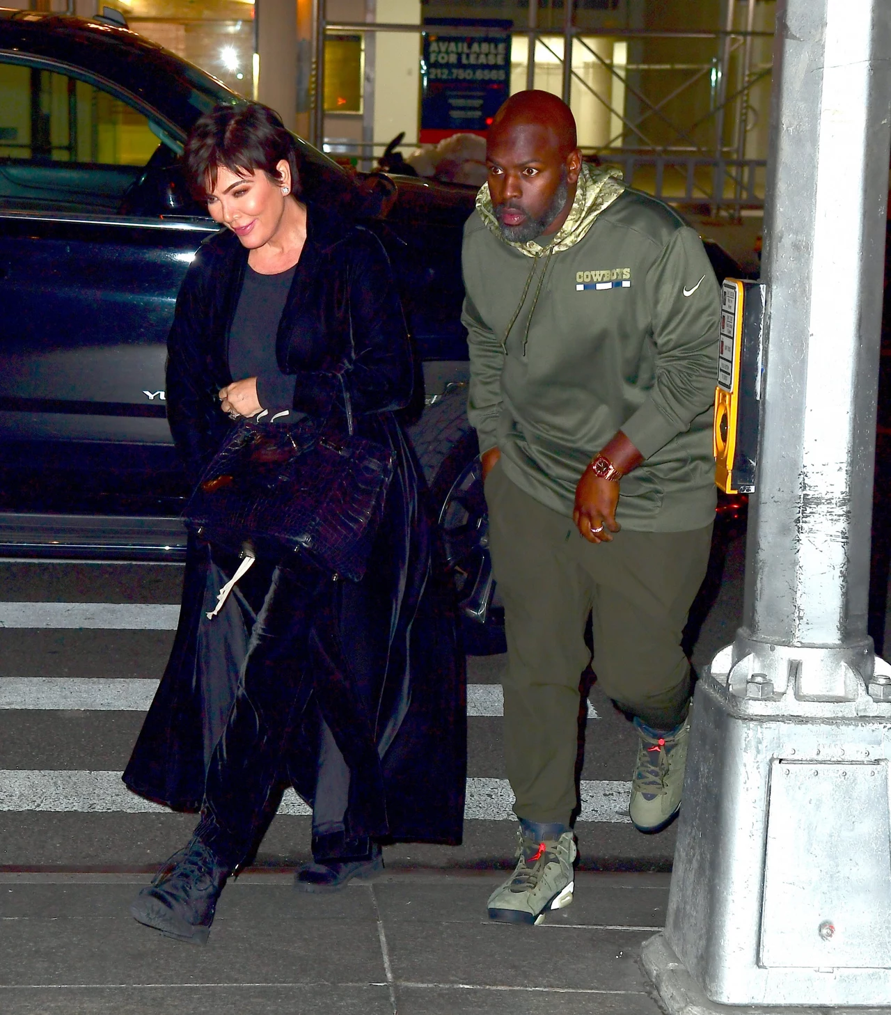 Corey Gamble i Kris Jenner poznali się pięć lat temu podczas urodzin Riccardo Tisci’ego. Podobno od razu pomiędzy nimi zaiskrzyło! Corey Gamble i Kris Jenner poznali się pięć lat temu podczas urodzin Riccardo Tisci’ego. Podobno od razu pomiędzy nimi zaiskrzyło!