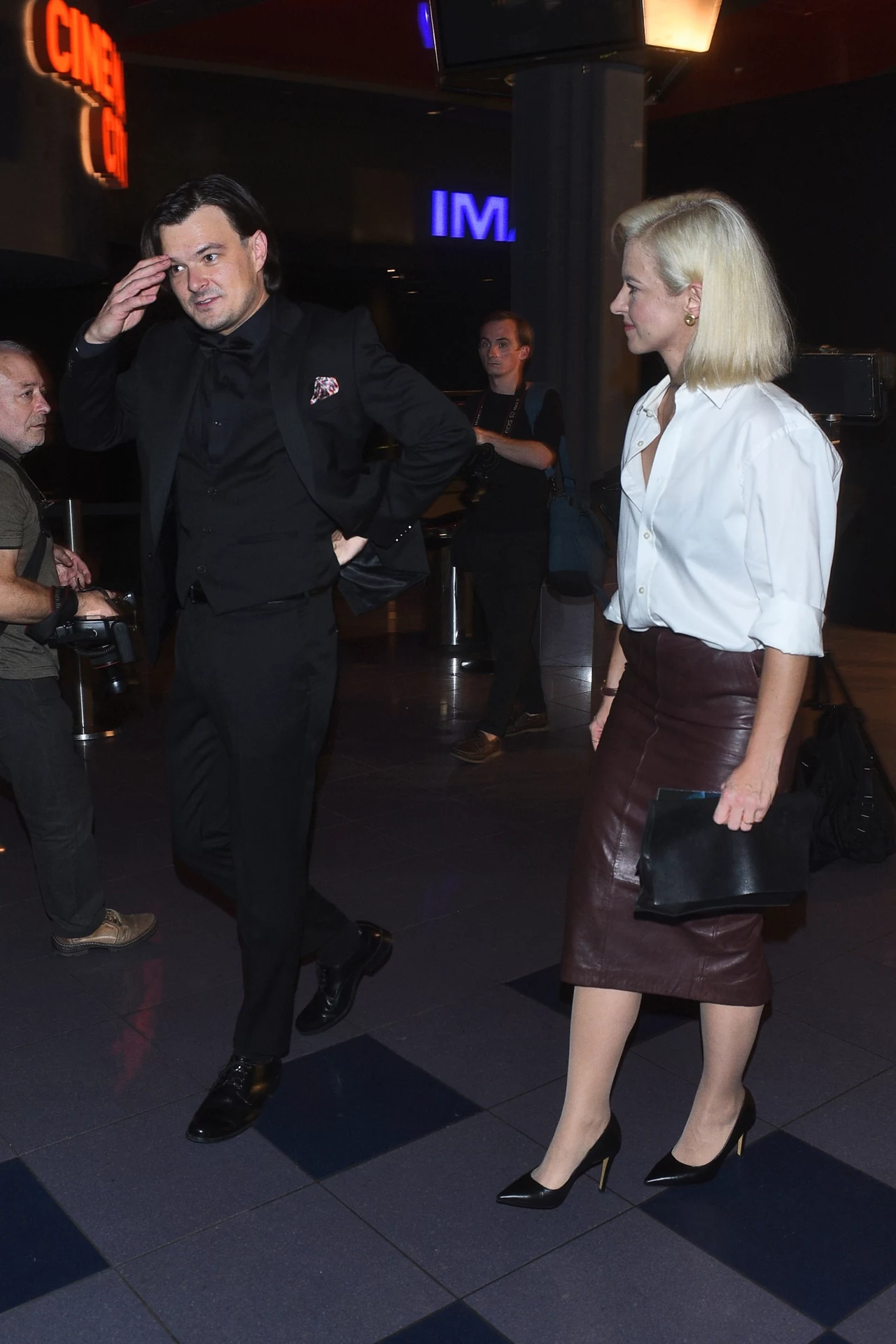 Aktor na premierze filmu pojawił się w doborowym towarzystwie. Każdy krok u boku Marty Nieradkiewicz utrwalali fotoreporterzy. Aktor na premierze filmu pojawił się w doborowym towarzystwie. Każdy krok u boku Marty Nieradkiewicz utrwalali fotoreporterzy.