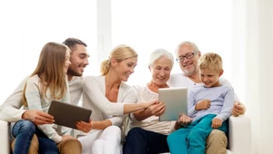 Elektronika a seniorzy. Dlaczego warto zachęcić babcię lub dziadka do nowoczesnych technologii?