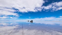 Złudzenia optyczne, jakie powstają na Salar de Uyuni przyciągają podróżników z całego świata. Są również atrakcją dla miłośników fotografii.