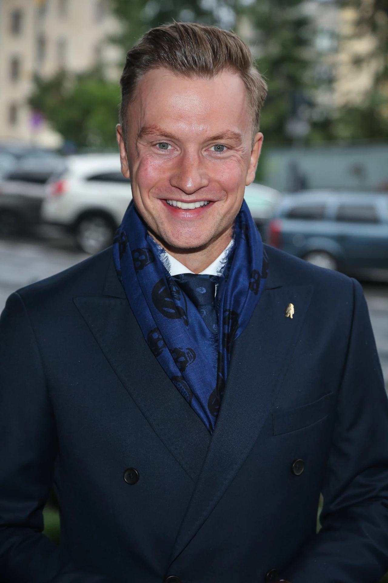 Kuba Wesołowski pieniądze zarobione dzięki pracy w mediach zainwestował we własny hotel. Czterogwiazdkowy kompleks w pobliżu Warszawy prężnie działa od kilku lat. To również tam odbyło się huczne wesele aktora i jego ukochanej Agnieszki Szczurek. Kuba Wesołowski pieniądze zarobione dzięki pracy w mediach zainwestował we własny hotel. Czterogwiazdkowy kompleks w pobliżu Warszawy prężnie działa od kilku lat. To również tam odbyło się huczne wesele aktora i jego ukochanej Agnieszki Szczurek.