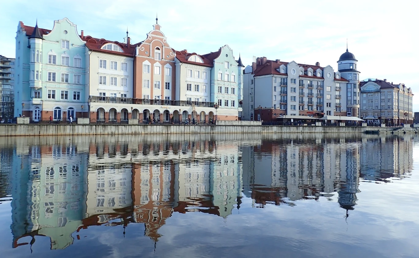 Na szczęście w ostatnich latach miasto się zmienia, wyraźnie pięknieje, a jego władze otwierają się na tursytów. W tym także z Polski, o czym świadczy fakt, że od 1 lipca tego roku można uzyskać wizę wjazdową do Obwodu Kaliningradzkiego za darmo przez internet. Tym bardziej warto tu przyjechać choćby na weekend. Na szczęście w ostatnich latach miasto się zmienia, wyraźnie pięknieje, a jego władze otwierają się na tursytów. W tym także z Polski, o czym świadczy fakt, że od 1 lipca tego roku można uzyskać wizę wjazdową do Obwodu Kaliningradzkiego za darmo przez internet. Tym bardziej warto tu przyjechać choćby na weekend.