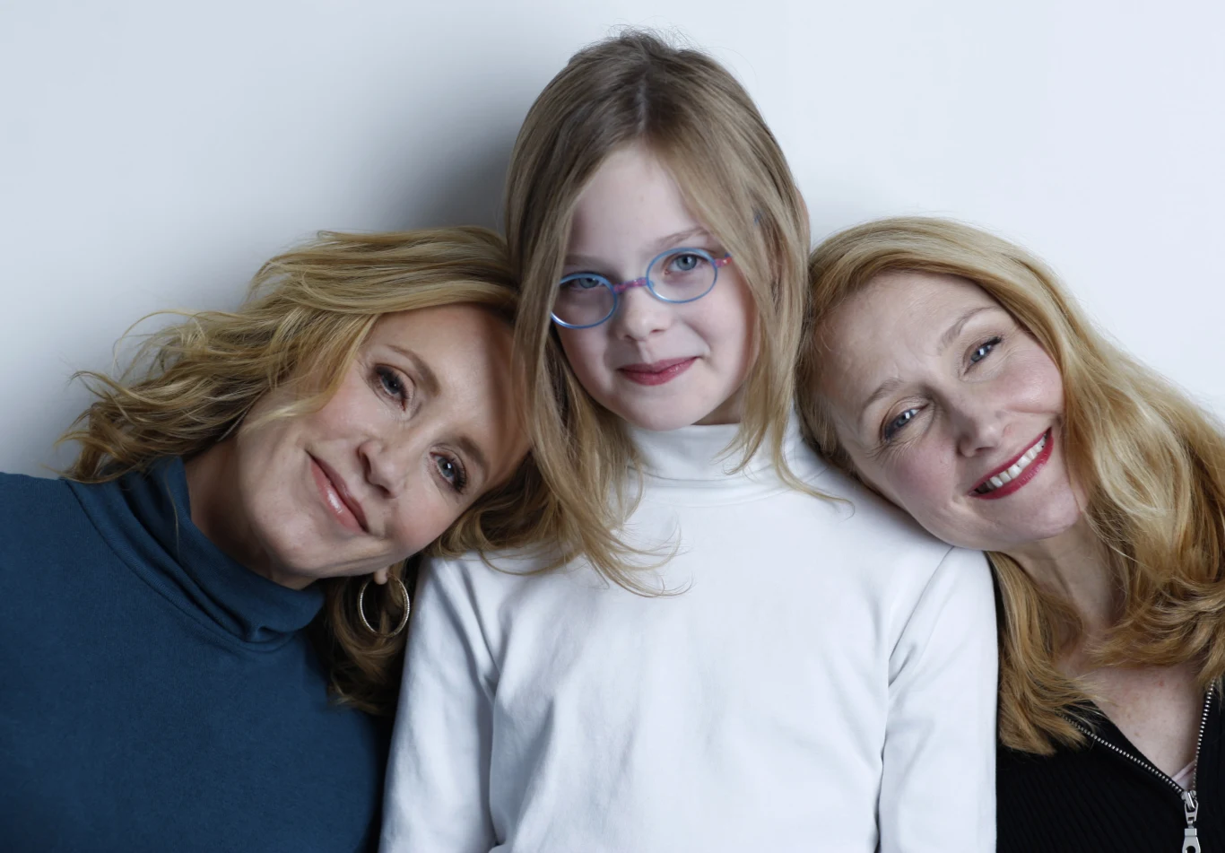 Zbliżając się do 10. roku życia Fanning zaczęła grywać większe role. W "Drodze do przebaczenia" (2007) wcieliła się w filmową córkę Joaquina Phoeniksa i Jennifer Connelly. W "Ciekawym przypadku Benjamina Buttona" Davida Finchera znów spotkała się na planie z Pittem i Blanchett. W komediodramacie "W krainie czarów" (2008) aktorka zagrała dziewczynkę żyjącą we własnym magicznym świecie. Wystąpiła u boku Patricii Clarkson i Felicity Huffman.