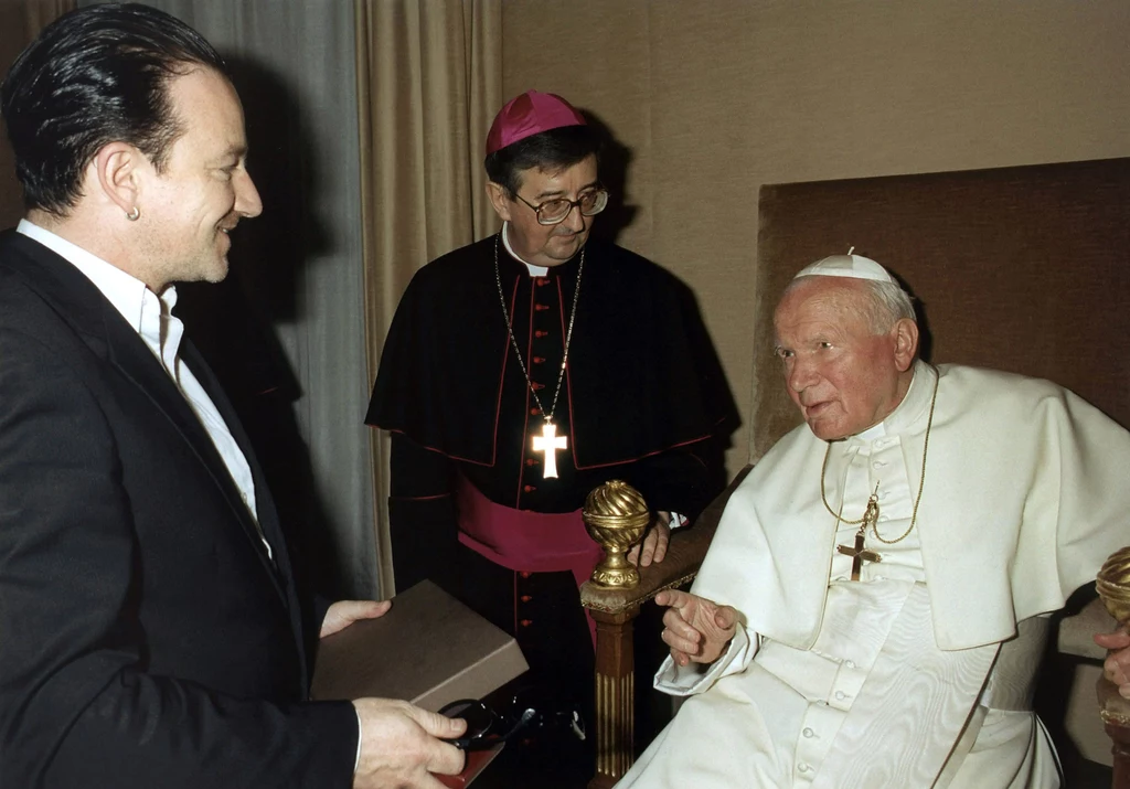 Celebryci i gwiazdy także chętnie przyjmowali zaproszenia na prywatne wizyty. Papież interesował się kulturą i rozrywką. Celebryci i gwiazdy także chętnie przyjmowali zaproszenia na prywatne wizyty. Papież interesował się kulturą i rozrywką.