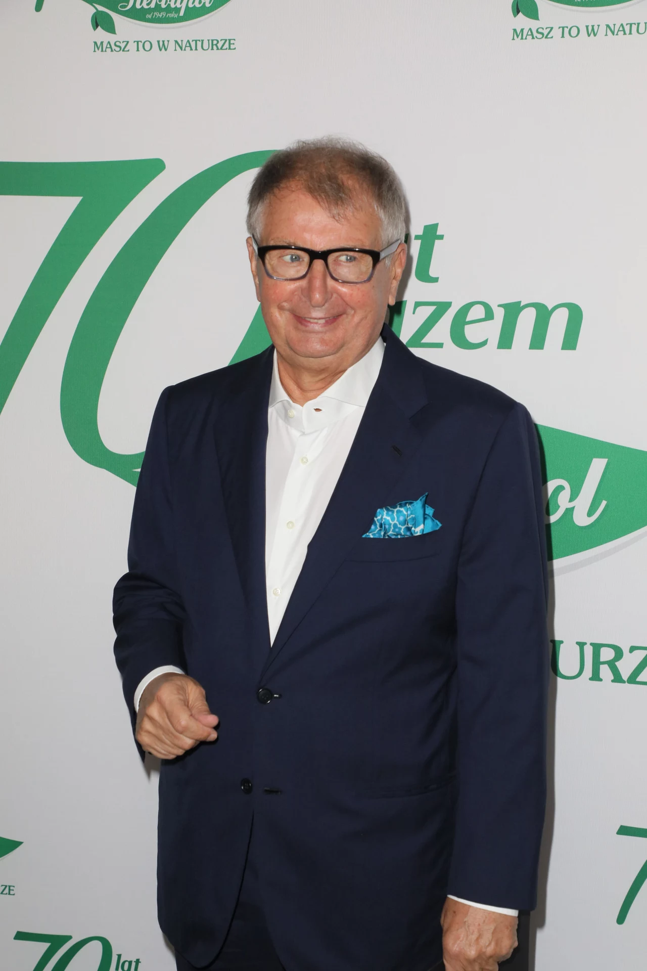 Jerzy Starak jest właścicielem imperium farmaceutycznego, do którego należy firma Herbapol. Od lat pojawia się na oficjalnych galach organizowanych przez markę. Jerzy Starak jest właścicielem imperium farmaceutycznego, do którego należy firma Herbapol. Od lat pojawia się na oficjalnych galach organizowanych przez markę.