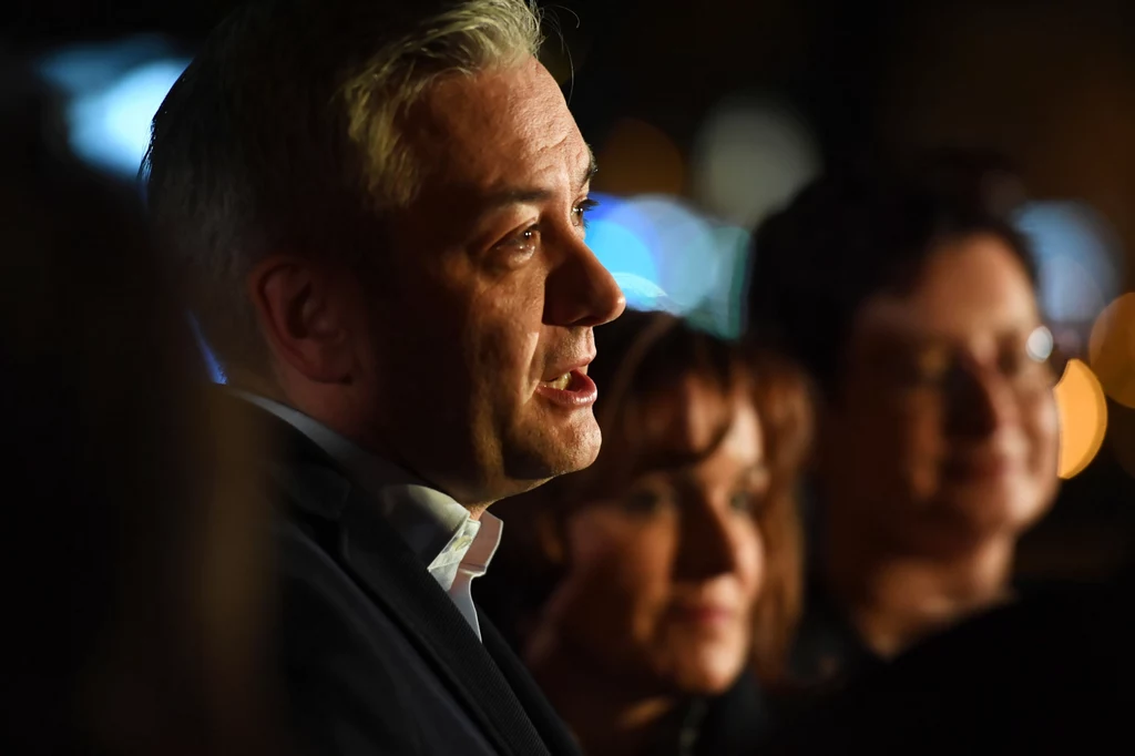 Lider Wiosny Robet Biedroń podczas konferencji prasowej nt. stanowiska partii ws. utworzenia klubu parlamentarnego Lewicy Lider Wiosny Robet Biedroń podczas konferencji prasowej nt. stanowiska partii ws. utworzenia klubu parlamentarnego Lewicy