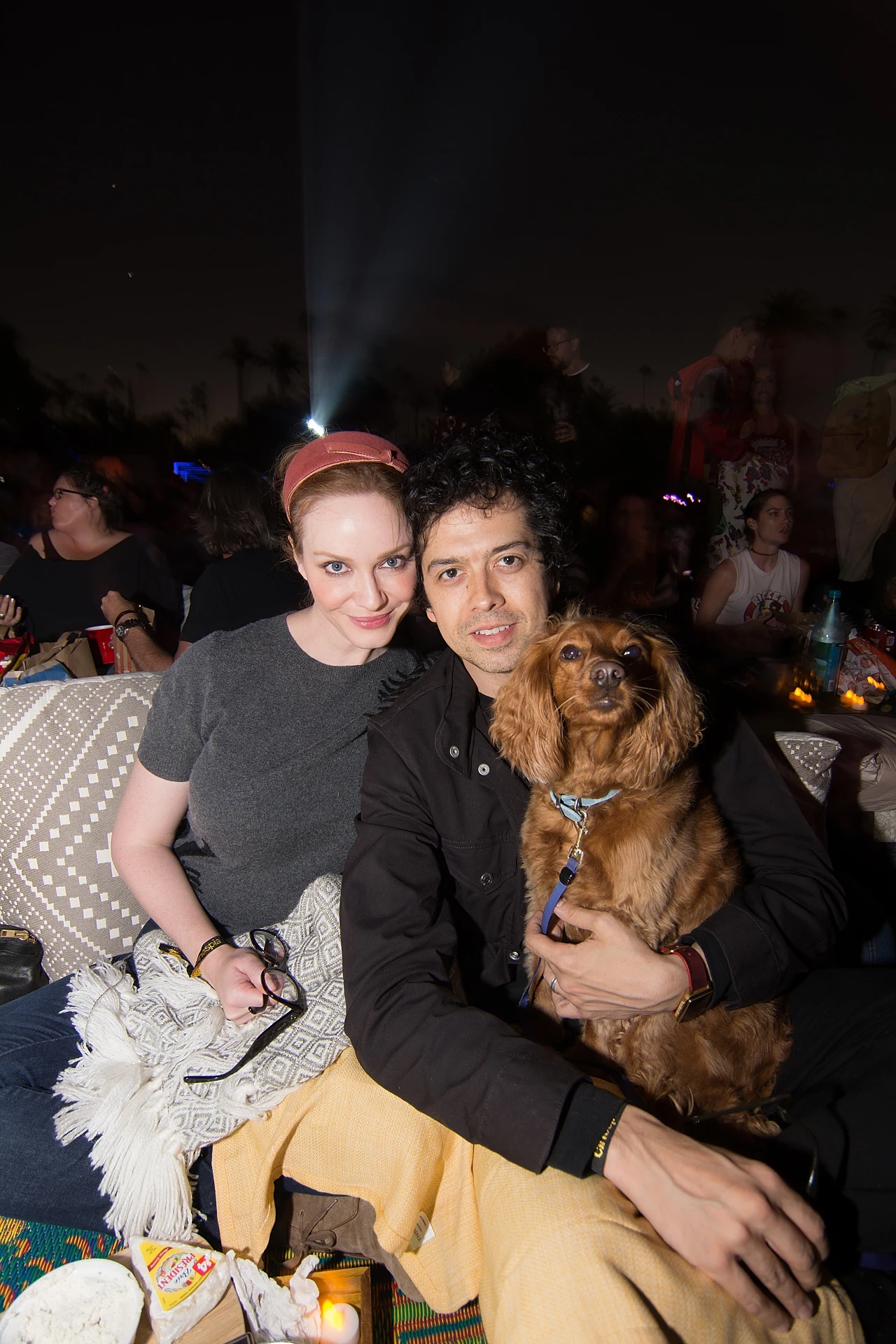 Christina Hendricks i Geoffrey Arend z psem