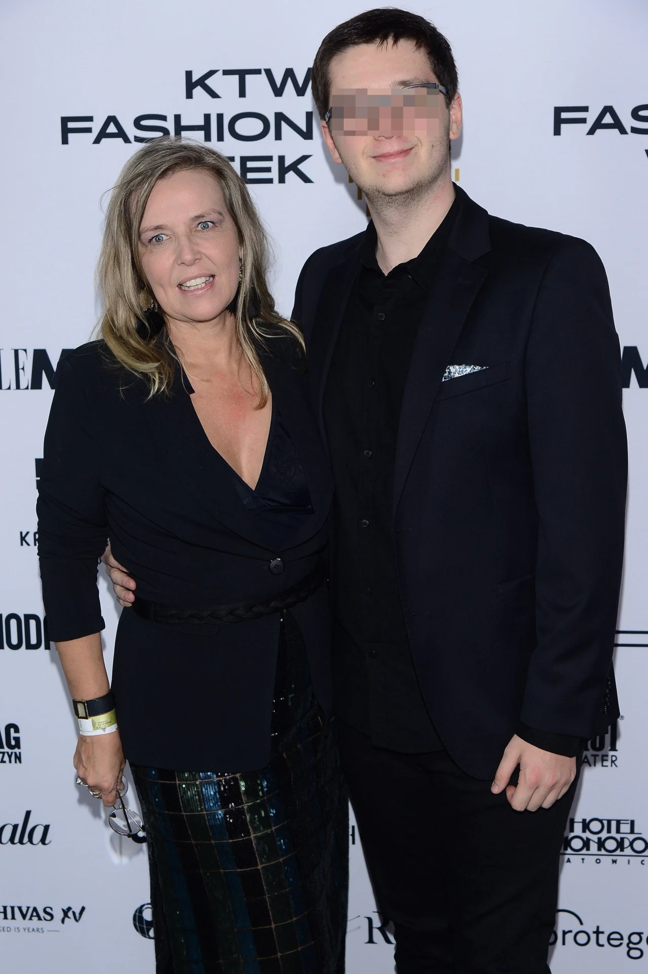 Marianna Dufek z synem na ściance Marianna Dufek z synem na ściance