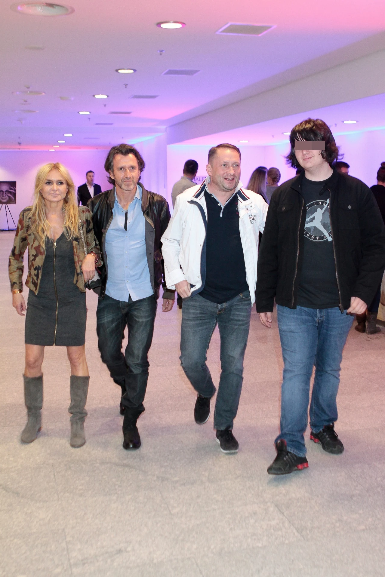 Kamil Durczok z synem i Monika Olejnik z partnerem na imprezie w 2014 roku