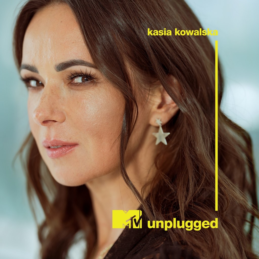 Kasia Kowalska na okładce płyty "MTV Unplugged"