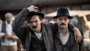 Dawid Ogrodnik i Mateusz Kościukiewicz na planie "Magnezji"