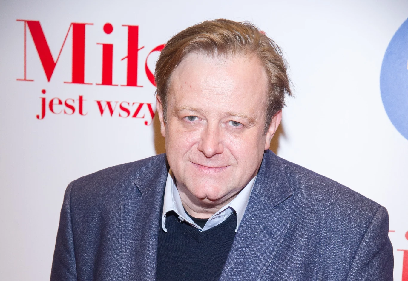 Olaf Lubaszenko to jeden z najpopularniejszych aktorów w Polsce. Gwiazdor zasłynął rolami m.in. w: "Krollu", "Operacji Samum" oraz "E=MC2". Był też reżyserem takich klasyków polskie komedii jak "Sztos", "Chłopaki nie płaczą" i "Poranek kojota". 