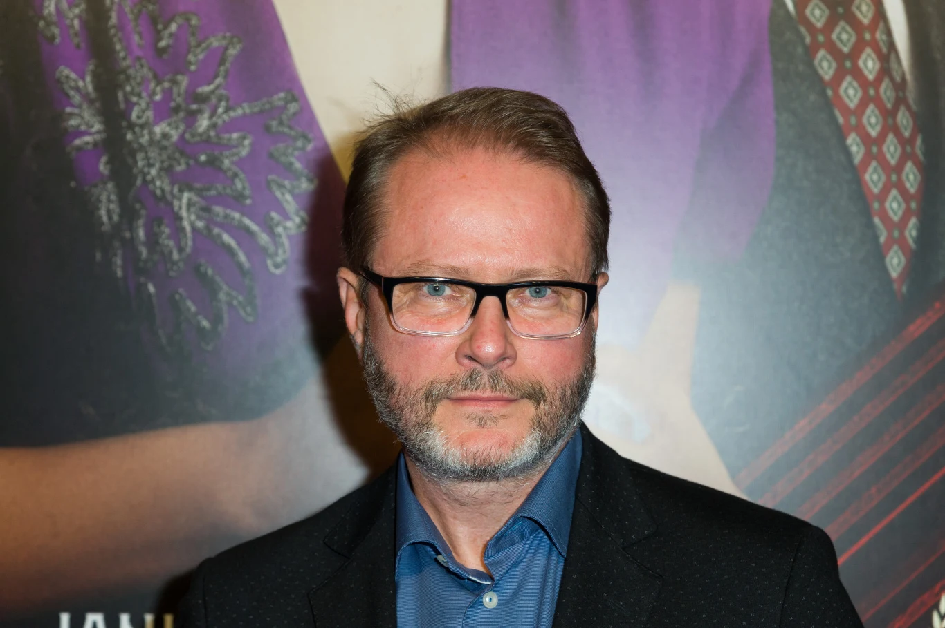 Artur Żmijewski ma na swoim koncie kilkadziesiąt ról filmowych i telewizyjnych. W ostatnich latach widzowie znają go głównie z księdza w serialu "Ojciec Mateusz". 