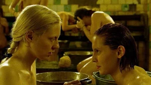 Wiktoria Miroszniczenko i Vasilisa Perelygina w filmie "Wysoka kobieta"