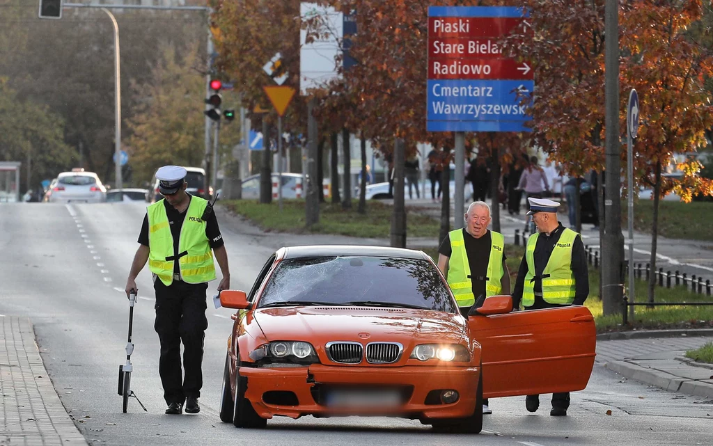 Policjanci na miejscu wypadku