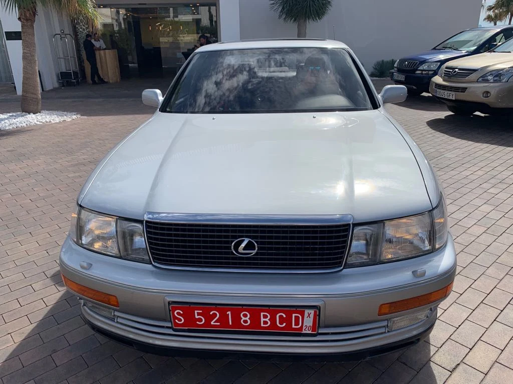 Lexus LS400 na zdjęciach