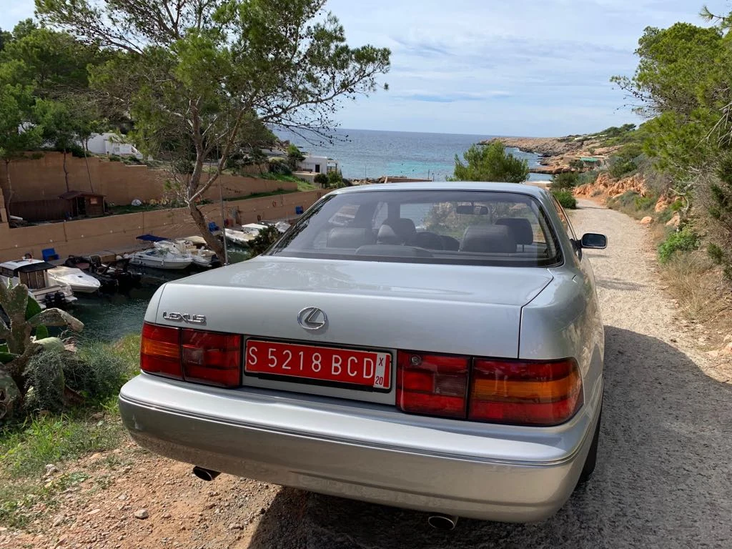 Lexus LS400 na zdjęciach