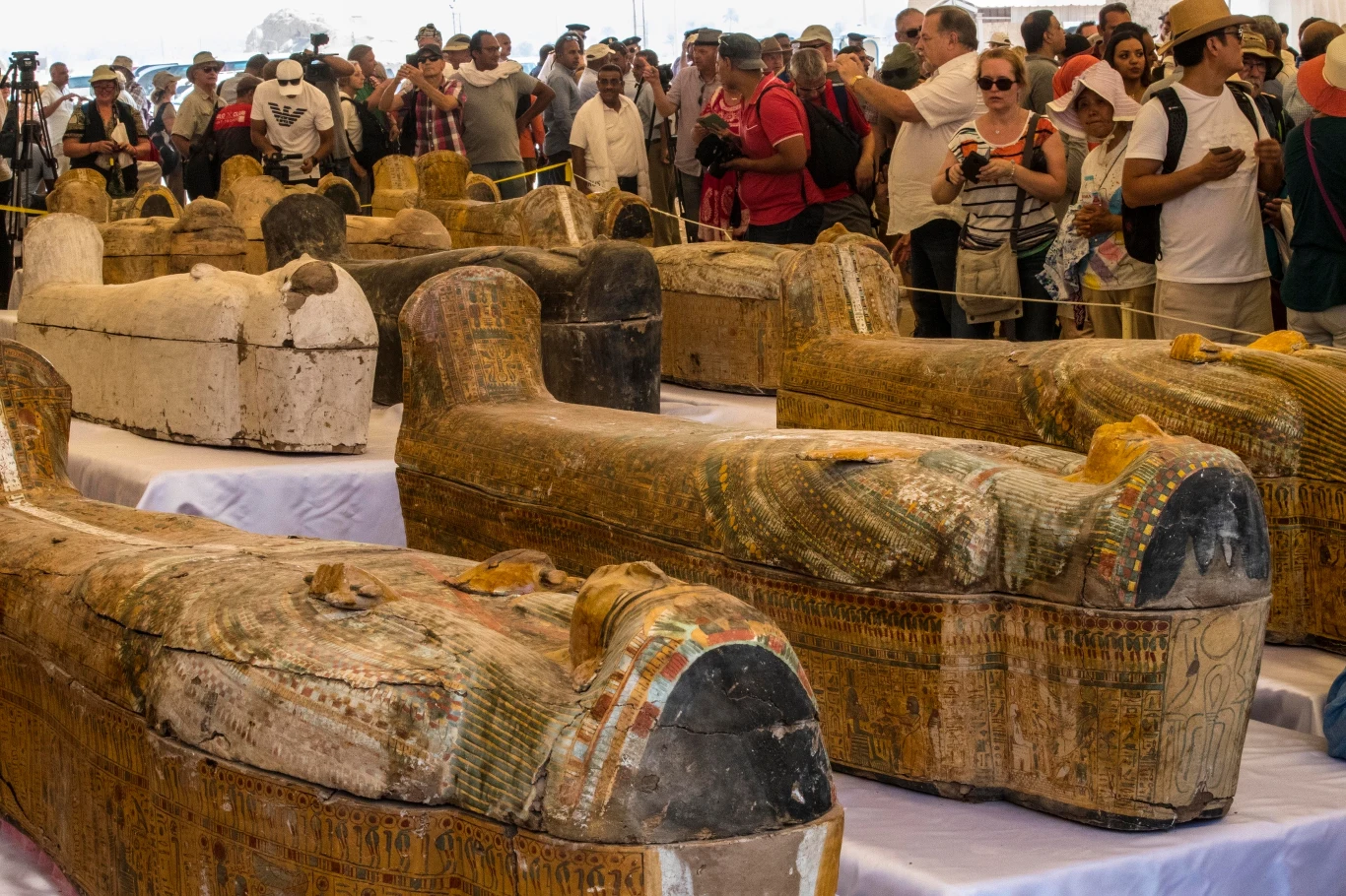 El-Anany zdradził, że w nekropolii trwają dalsze wykopaliska. Trumny znalezione w październiku zostaną w listopadzie przeniesione do Muzeum Wielkiego Egiptu, które powstaje w pobliżu piramid w Kairze.