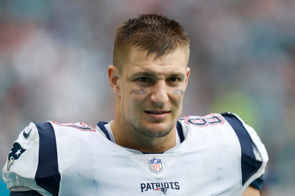 Rok 2017 to Rob Gronkowski, gdzie klątwa działała już z pełną mocą. Zawodnik stracił cały początek sezonu, a po powrocie od razu doznał kolejnej kontuzji, by na chwilę wrócić na boisko dopiero w 12 tygodniu i znowu wrócić do szpitala. Do aktywnej rywalizacji powrócił dopiero w 2018 roku. Rok 2017 to Rob Gronkowski, gdzie klątwa działała już z pełną mocą. Zawodnik stracił cały początek sezonu, a po powrocie od razu doznał kolejnej kontuzji, by na chwilę wrócić na boisko dopiero w 12 tygodniu i znowu wrócić do szpitala. Do aktywnej rywalizacji powrócił dopiero w 2018 roku.