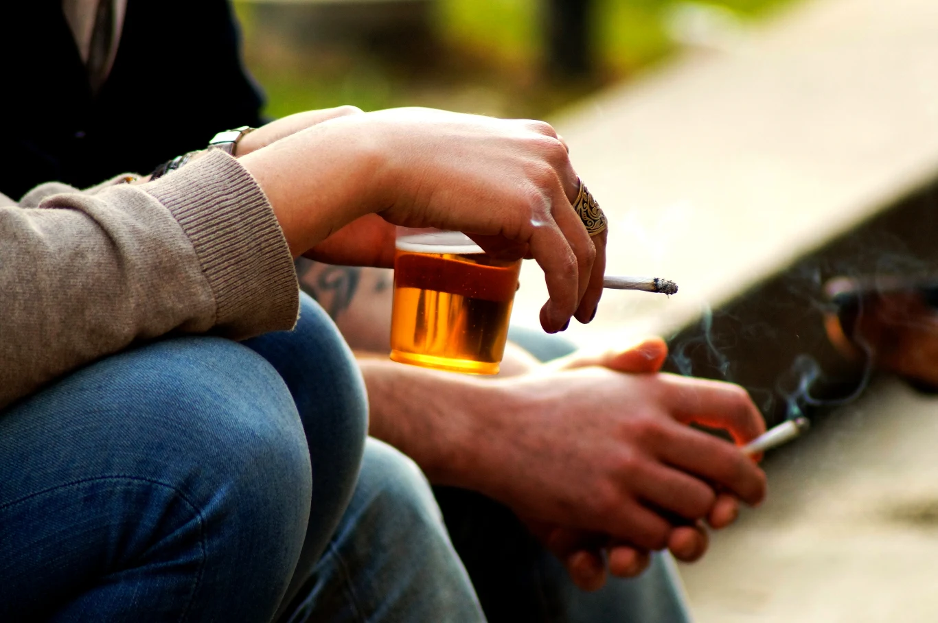 Można się spodziewać wzrostu akcyzy na papierosy, jednak obecnie MF nie planuje podwyżki podatku na alkohol. Zdj. ilustracyjne Można się spodziewać wzrostu akcyzy na papierosy, jednak obecnie MF nie planuje podwyżki podatku na alkohol. Zdj. ilustracyjne