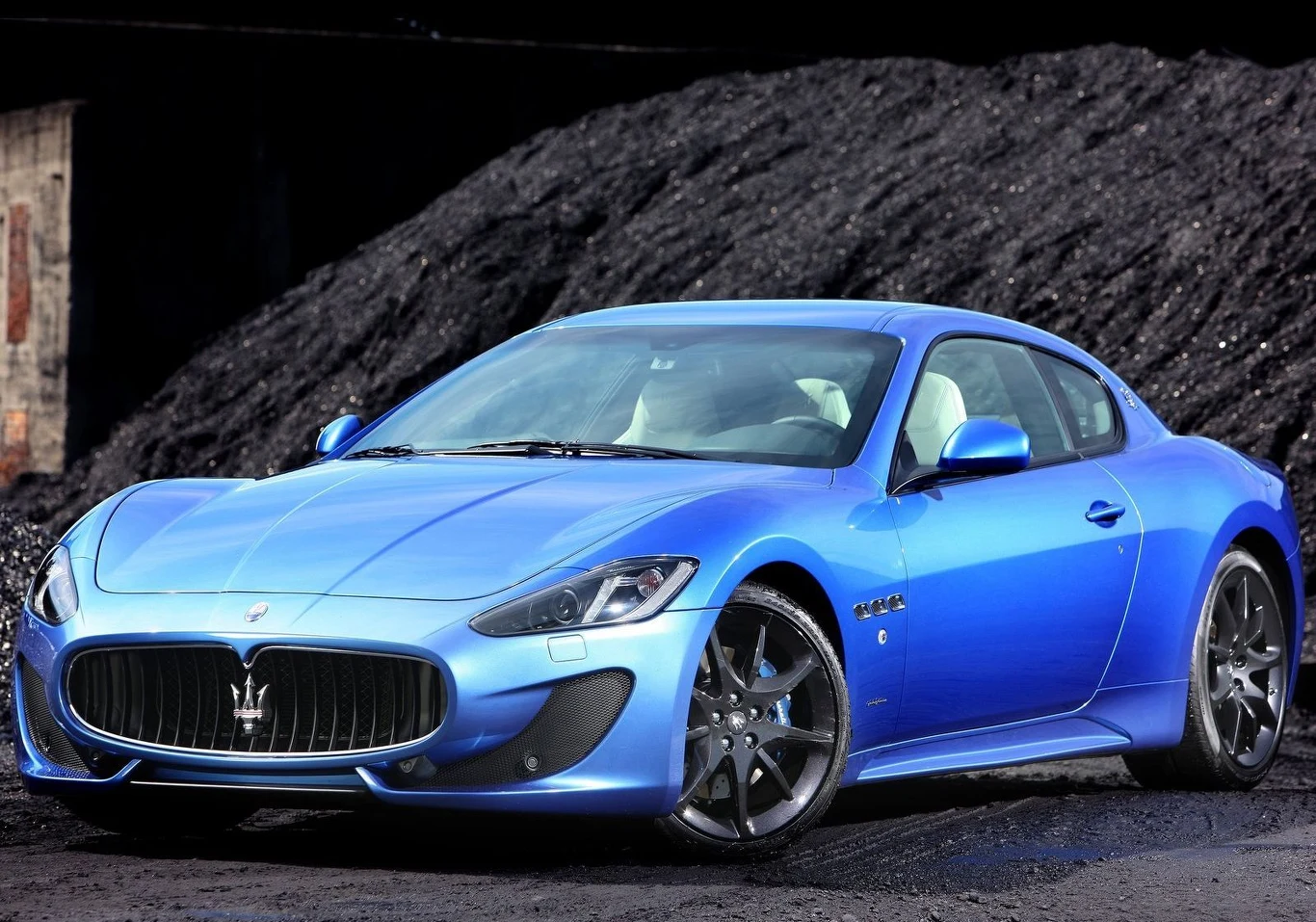Pierwszą dziesiątkę ulubionych samochodów rosyjskich oligarchów zajmuje Maserati GranTurismo (197 zarejestrowanych aut). Pierwszą dziesiątkę ulubionych samochodów rosyjskich oligarchów zajmuje Maserati GranTurismo (197 zarejestrowanych aut).