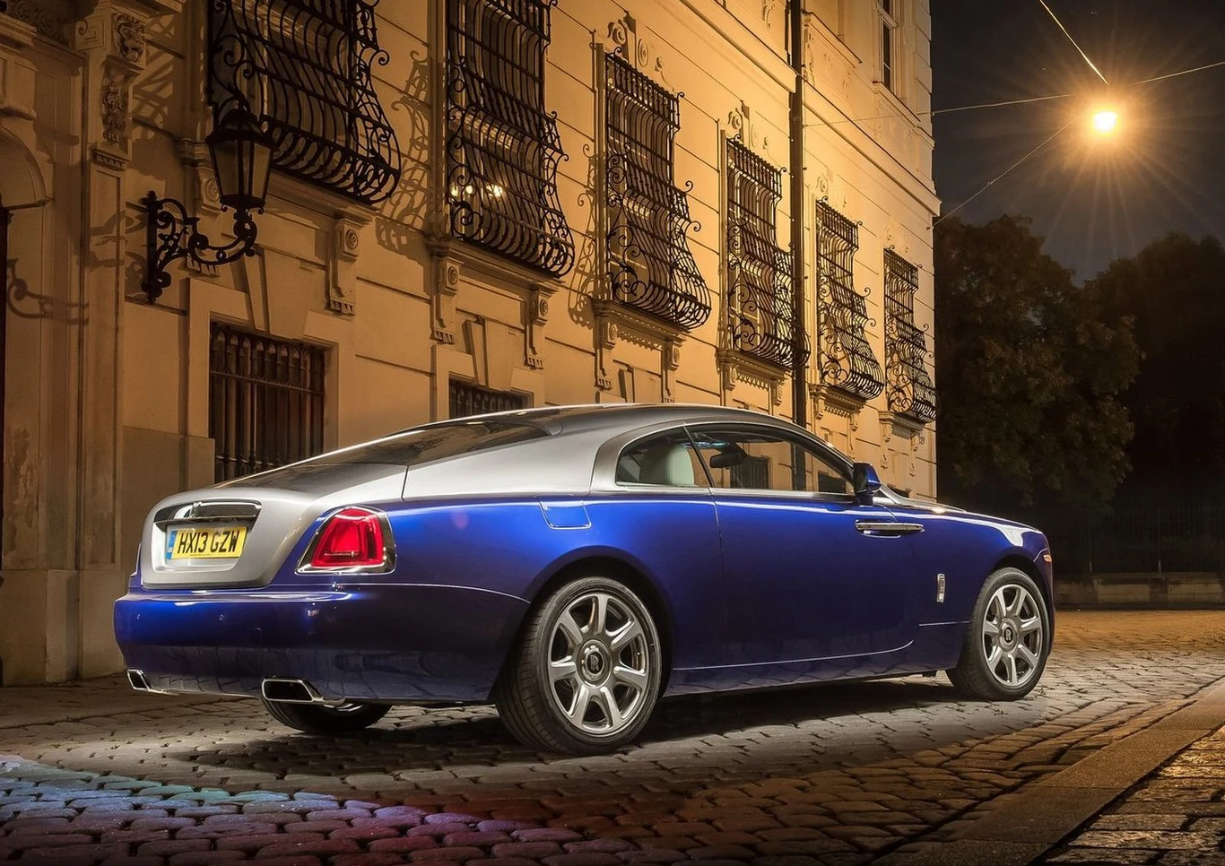 ... a na dziewiątym miejscu znalazł się Wraith (342 rejestracji), czyli coupe bazujące na modelu Ghost. ... a na dziewiątym miejscu znalazł się Wraith (342 rejestracji), czyli coupe bazujące na modelu Ghost.