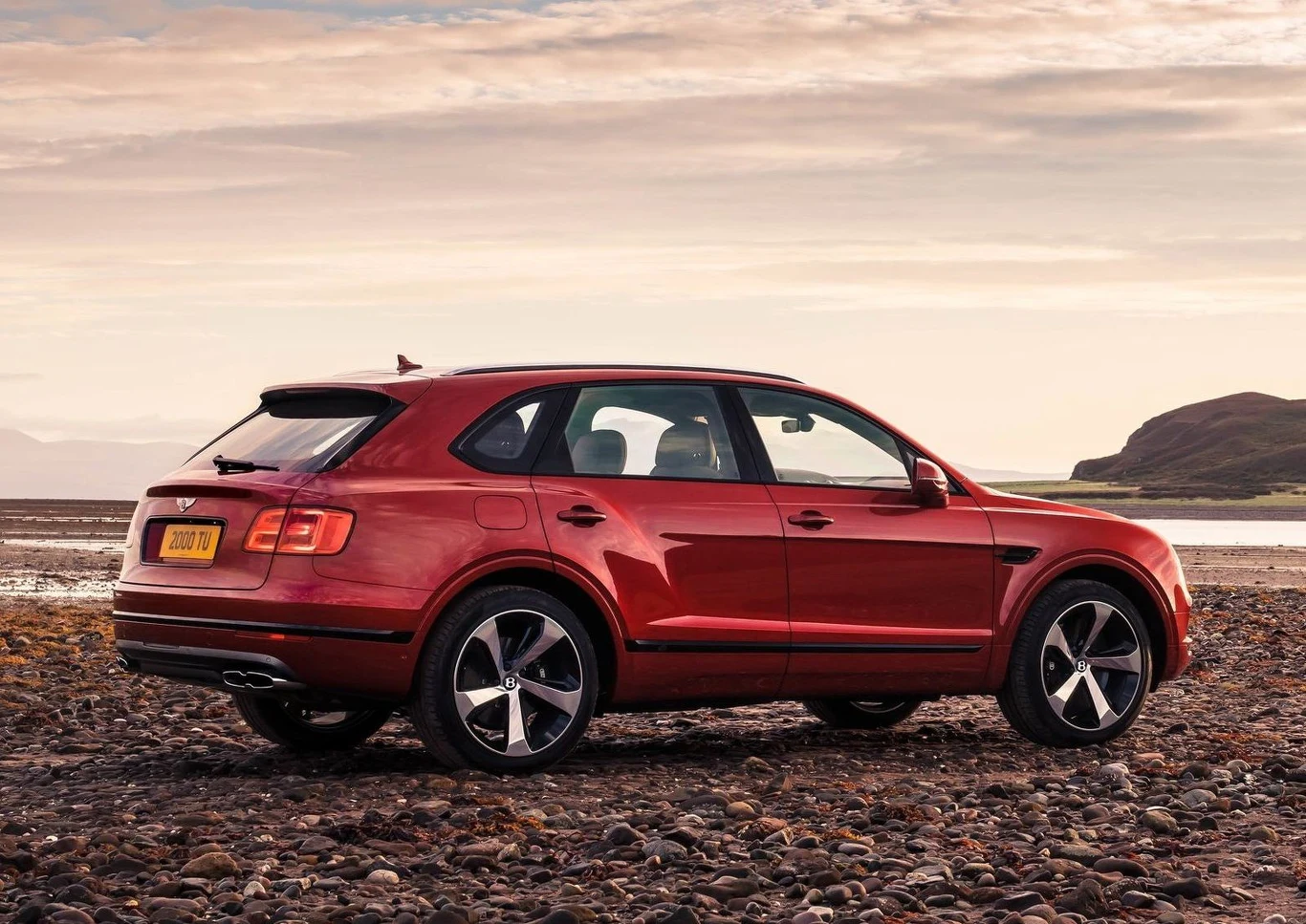 Piąte miejsce przypadło Bentleyowi Bentaydze (588 rejestracji). Piąte miejsce przypadło Bentleyowi Bentaydze (588 rejestracji).