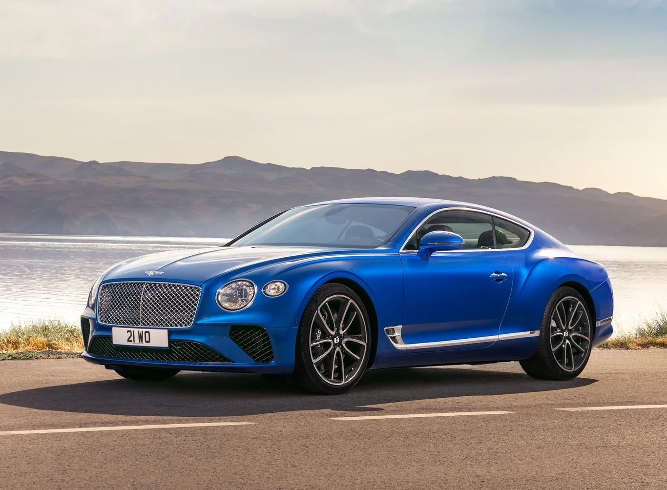 Drugie miejsce wśród najpopularniejszych aut luksusowych w Rosji, z wynikiem 2353 rejestracji, zajmuje obecnie Bentley Continental GT. Drugie miejsce wśród najpopularniejszych aut luksusowych w Rosji, z wynikiem 2353 rejestracji, zajmuje obecnie Bentley Continental GT.